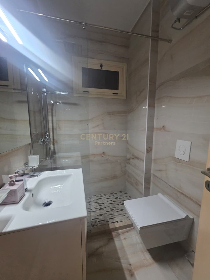 JEPET ME QIRA APARTAMENT 2+1+2 ME VERANDE NE LUNGOMARE, PRANE POSEIDON RESIDENCE