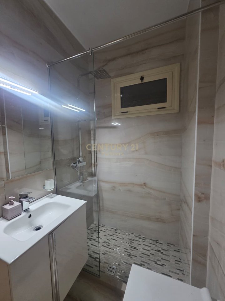 JEPET ME QIRA APARTAMENT 2+1+2 ME VERANDE NE LUNGOMARE, PRANE POSEIDON RESIDENCE