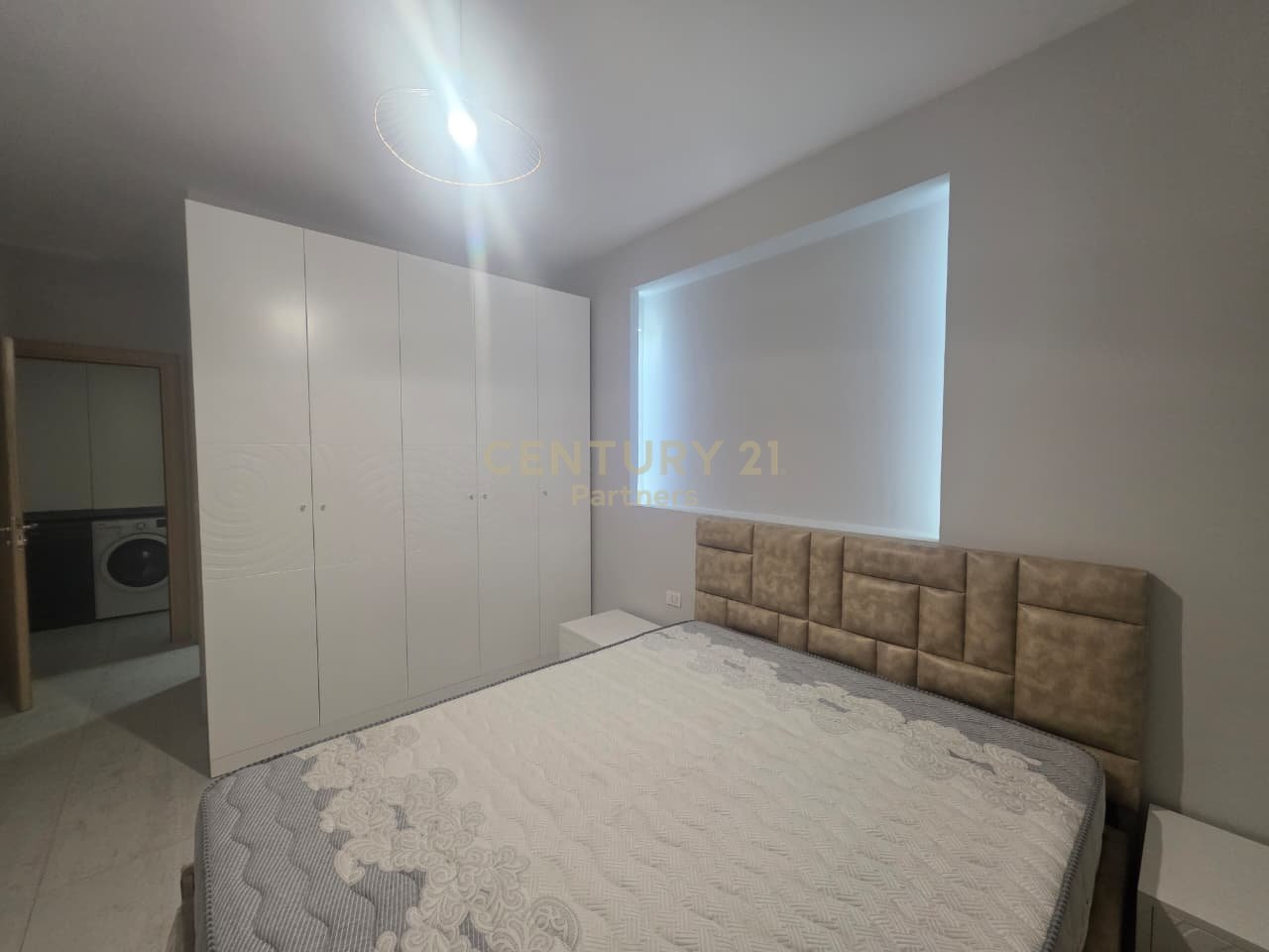 JEPET ME QIRA APARTAMENT 2+1+2 ME VERANDE NE LUNGOMARE, PRANE POSEIDON RESIDENCE