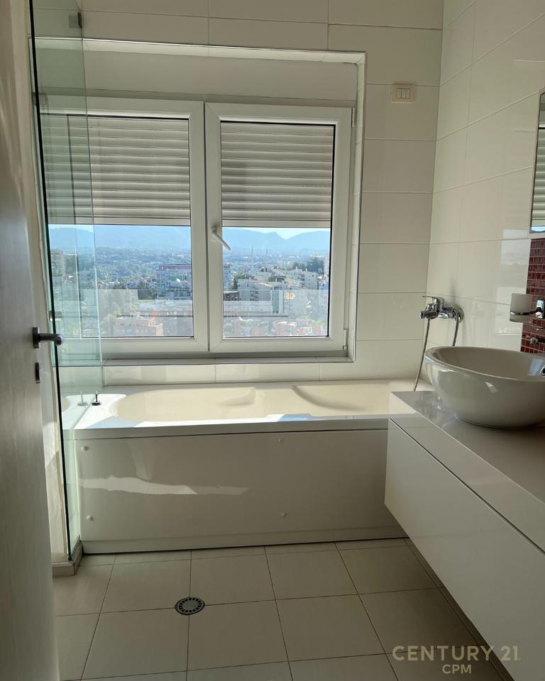 VILLA CON PISCINA IN VENDITA, Residenza KODRA E DIELLIT!