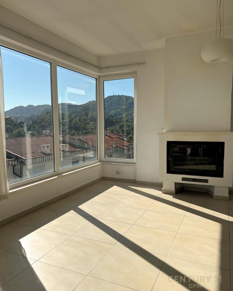VILLA CON PISCINA IN VENDITA, Residenza KODRA E DIELLIT!