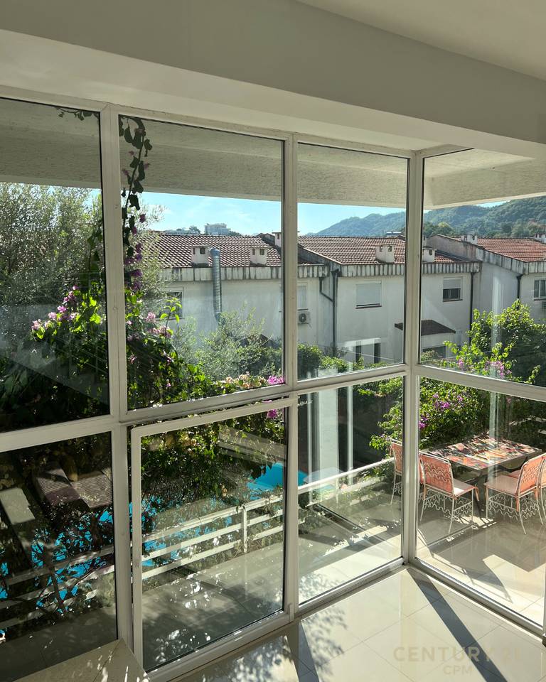 VILLA CON PISCINA IN VENDITA, Residenza KODRA E DIELLIT!