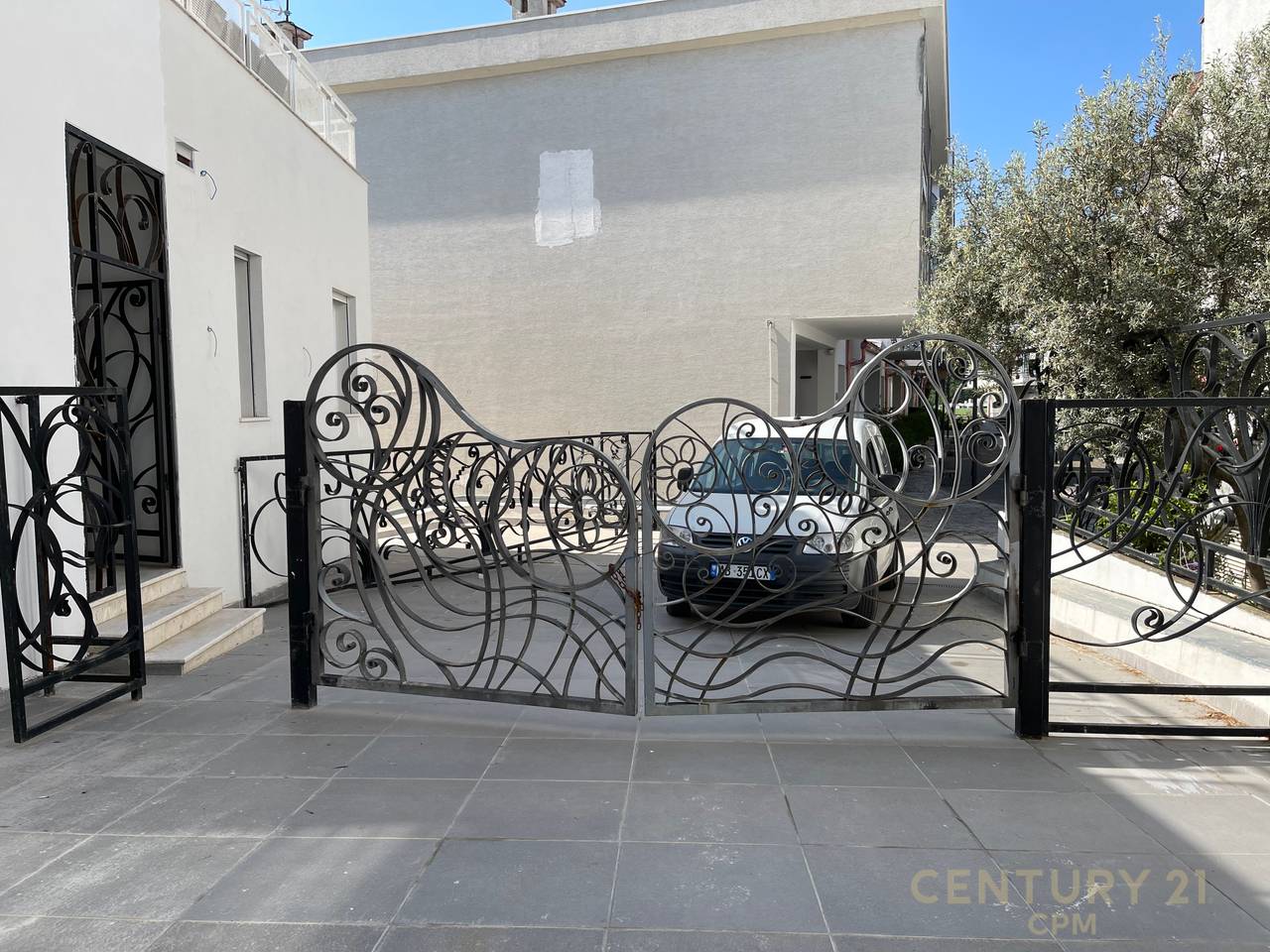 VILLA WITH POOL FOR SALE, KODRA E DIELLIT!