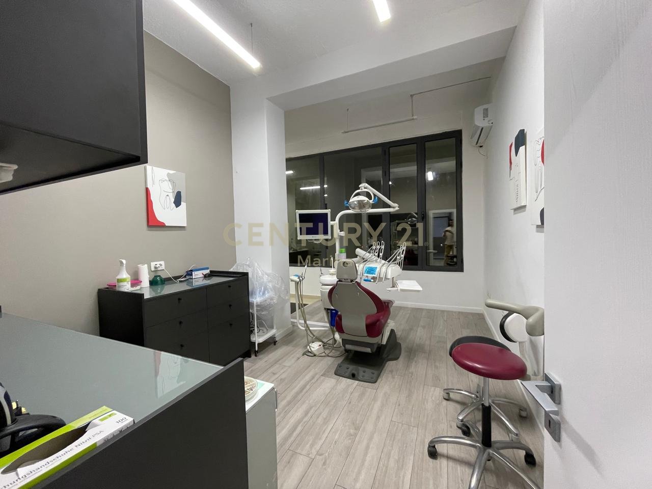 CLINICA DENTALE IN AFFITTO VICINO ALLO STADIO - VLORE!