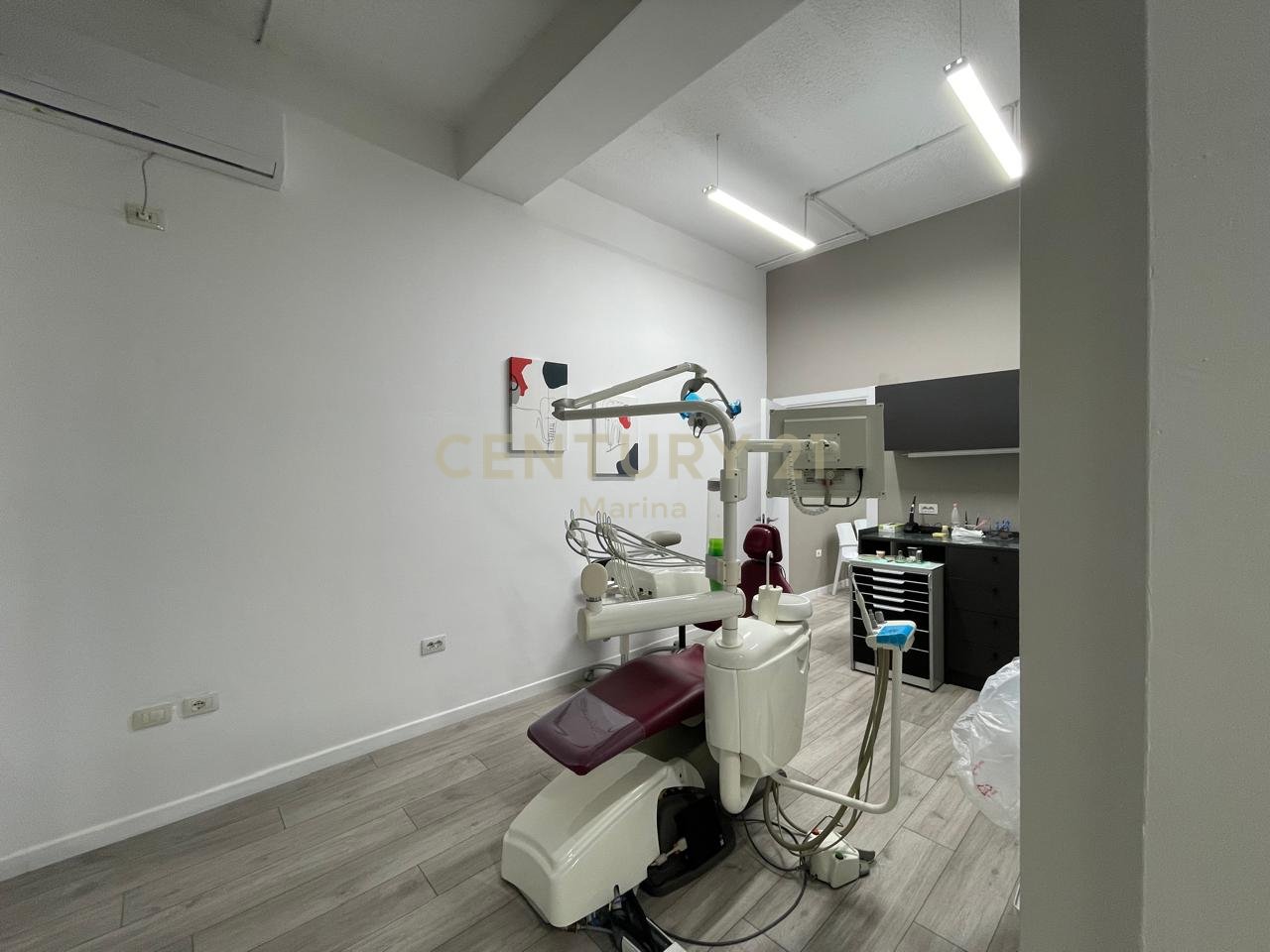 CLINICA DENTALE IN AFFITTO VICINO ALLO STADIO - VLORE!