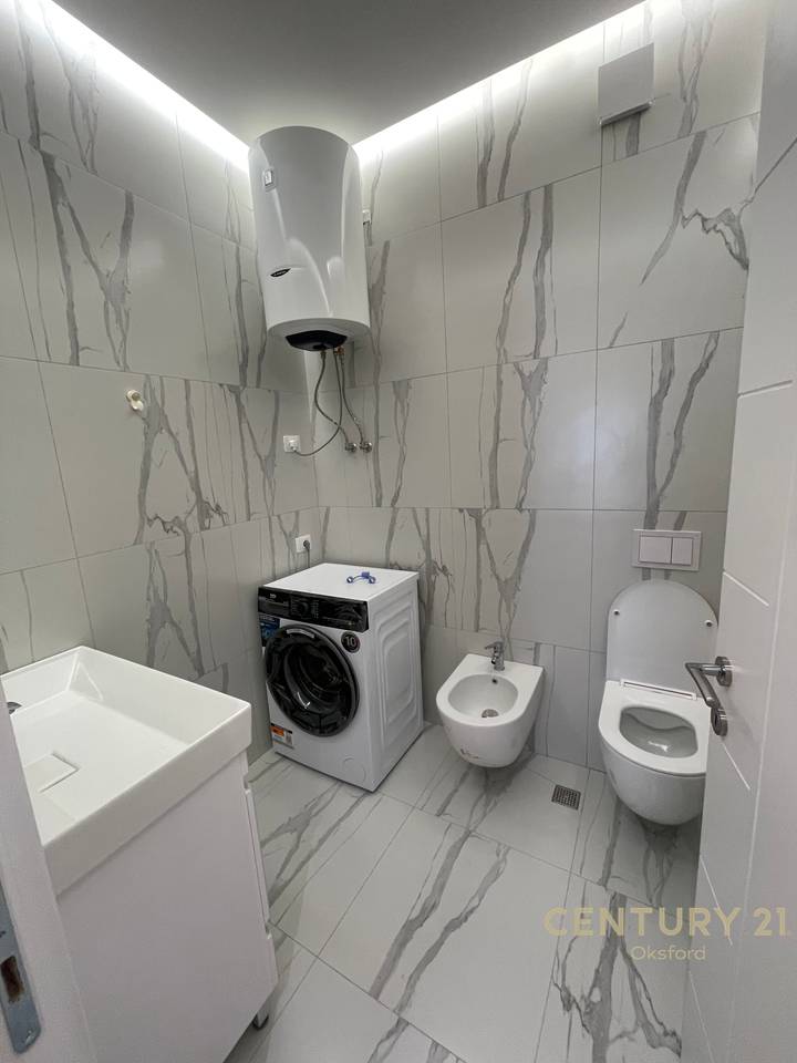 Apartament 3+2+1 për Shitje në Univers City