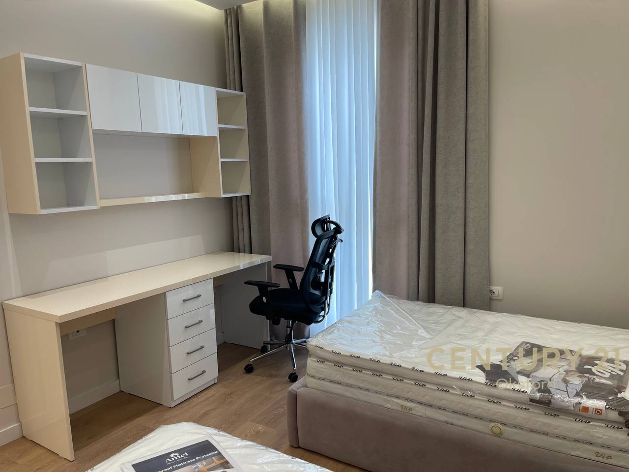 Apartament 3+2+1 për Shitje në Univers City