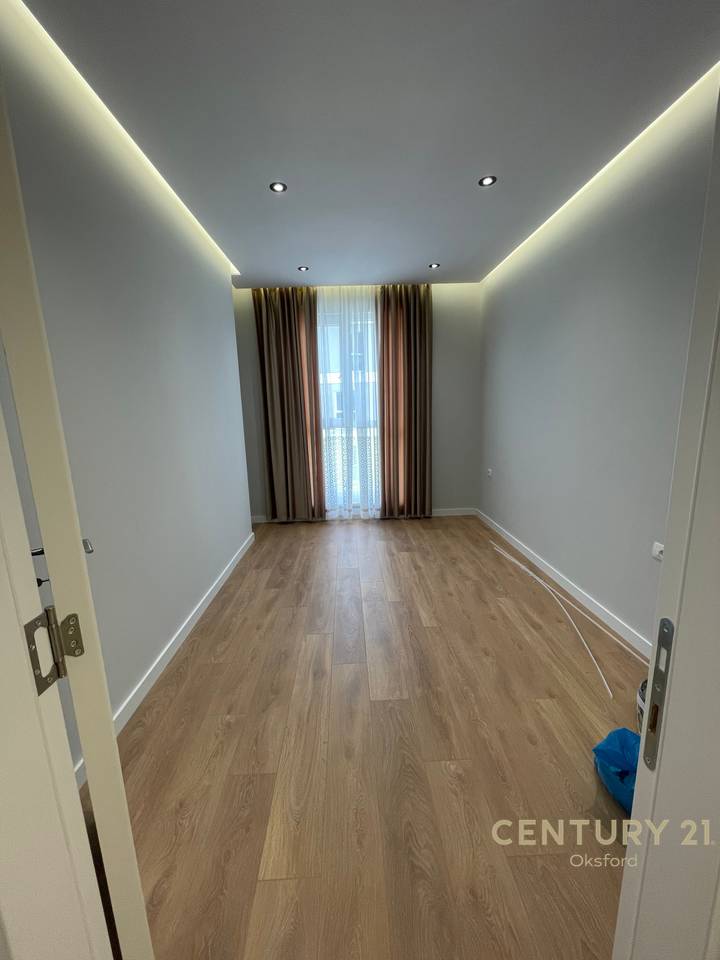 Apartament 3+2+1 për Shitje në Univers City