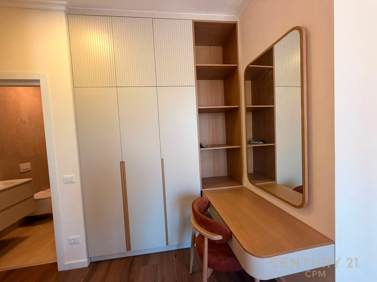 TEK ALTANA, APARTAMENT 2+1+2+POST PARKIMI PER QIRA!