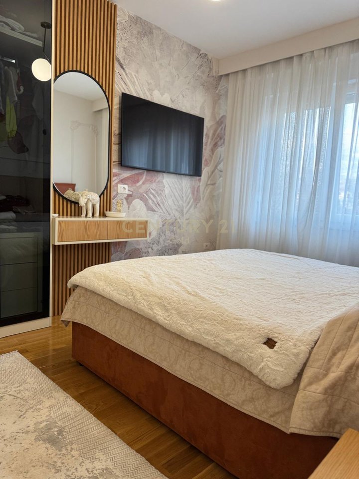 Luxury Apartment 1+1 + Parking Space For Rent near Skënderbej Square (Center), Barrikadave Street!