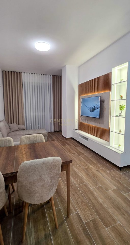 🏡 JAPIM ME QIRA APARTAMENT 1+1 &amp; POST PARKIMI TEK ALTURA TRADE CENTER
BULEVARDI I RI