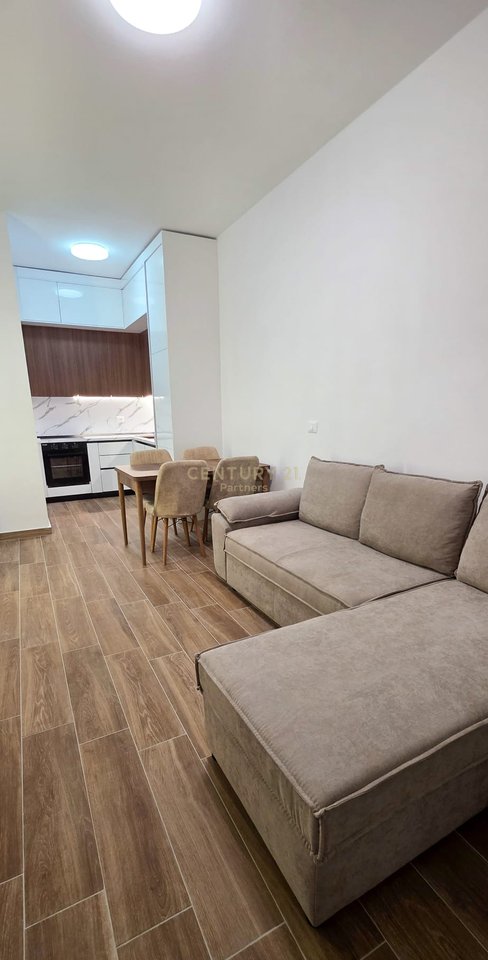 🏡 JAPIM ME QIRA APARTAMENT 1+1 &amp; POST PARKIMI TEK ALTURA TRADE CENTER
BULEVARDI I RI