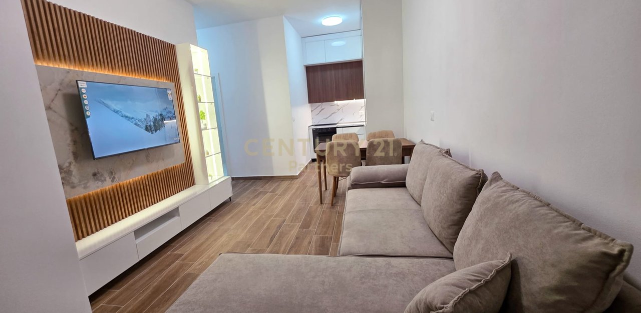 🏡 JAPIM ME QIRA APARTAMENT 1+1 &amp; POST PARKIMI TEK ALTURA TRADE CENTER
BULEVARDI I RI