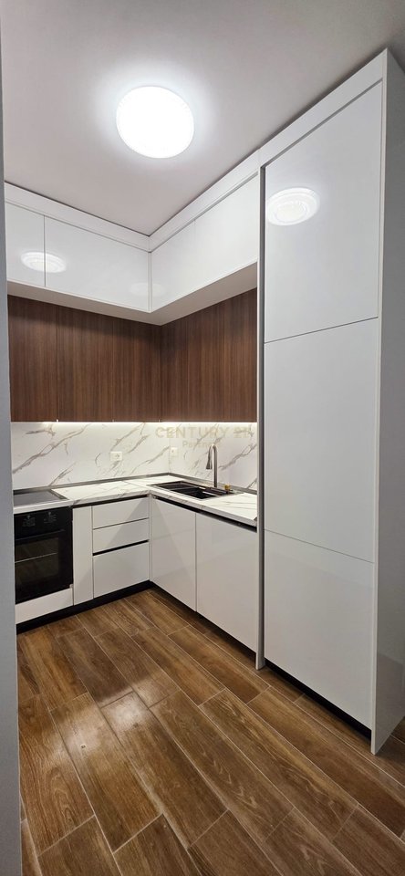 🏡 JAPIM ME QIRA APARTAMENT 1+1 &amp; POST PARKIMI TEK ALTURA TRADE CENTER
BULEVARDI I RI
