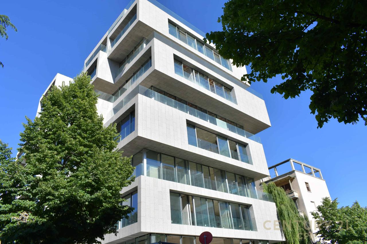 Ne shitje apartament premium 1+1+2 Poste Parkimi, Ish-Blloku
