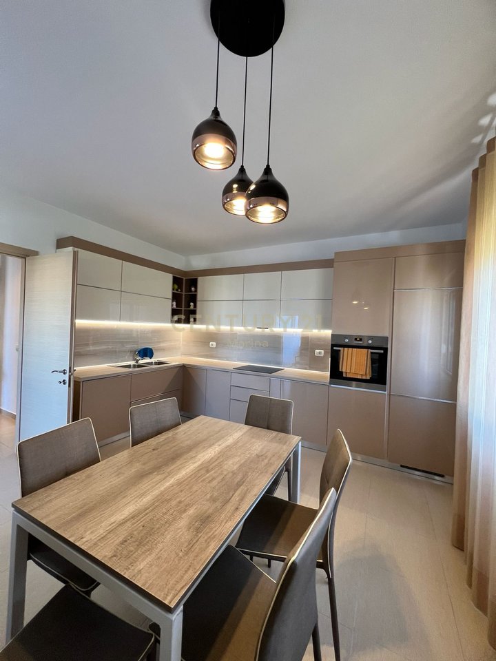 APARTAMENT MODERN PER SHITJE ,PRANE LUNGOMARES.(1660 euro /m2)