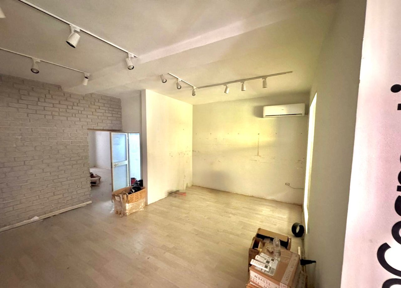LOCALE COMMERCIALE IN AFFITTO, 100 m² A ISH-BLLOK – VICINO A KAFE ROMA