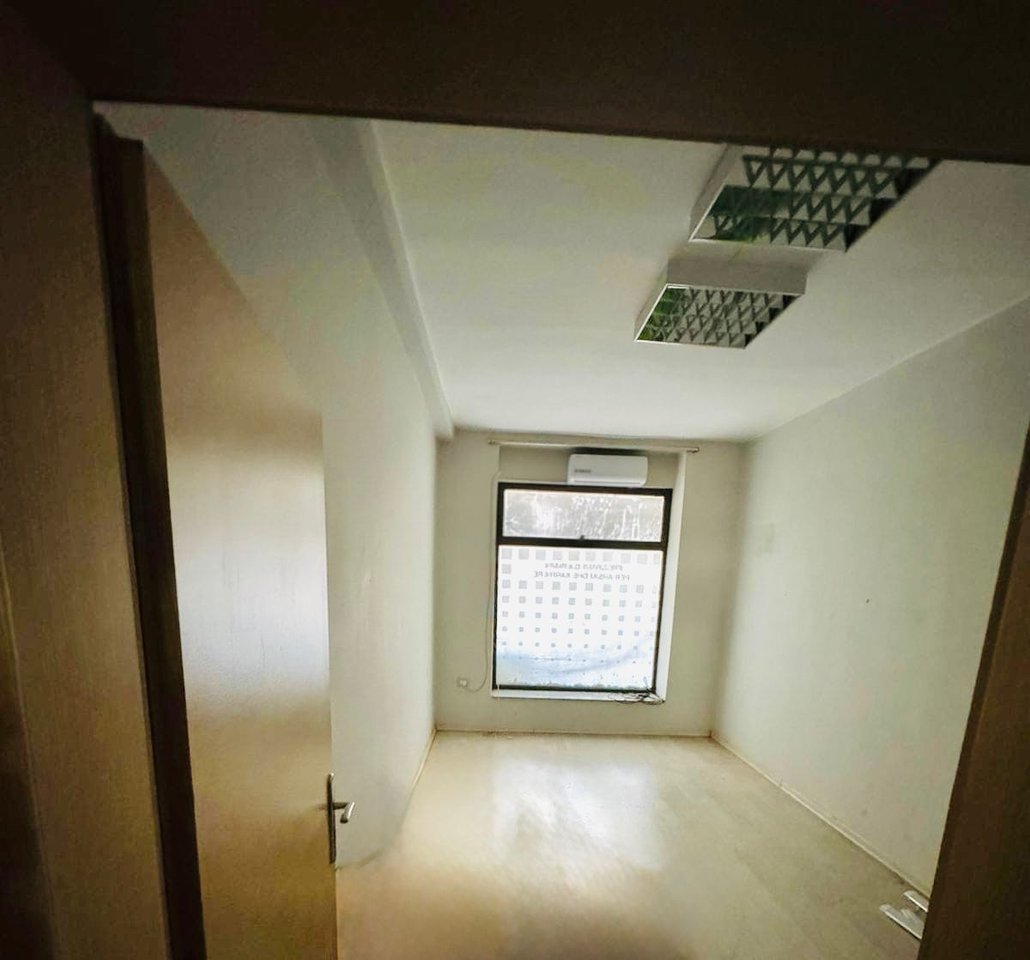 LOCALE COMMERCIALE IN AFFITTO, 100 m² A ISH-BLLOK – VICINO A KAFE ROMA