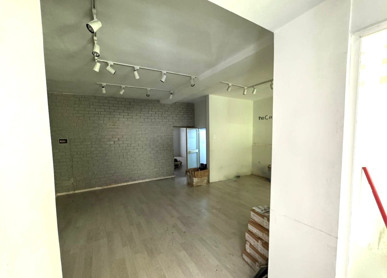 LOCALE COMMERCIALE IN AFFITTO, 100 m² A ISH-BLLOK – VICINO A KAFE ROMA