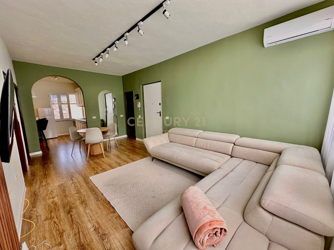Apartament 2+1 në Shitje te Rruga e Durrësit