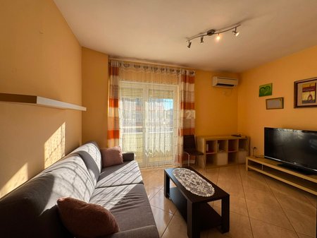 Jepet me Qira Apartament 1+1 tek ATSH, Pazari i Ri