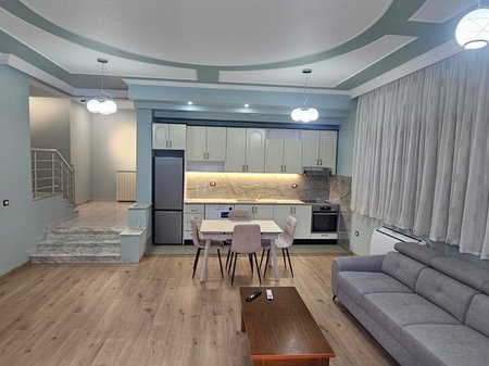 Vilë 2+1 Me Qira në Ali Demi,Rruga Idriz Dollaku  Tiranë - 80.000LEKE | 180 m²