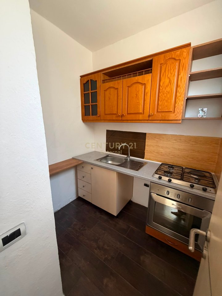 Apartament 1+1 per Shitje ne Bllok
