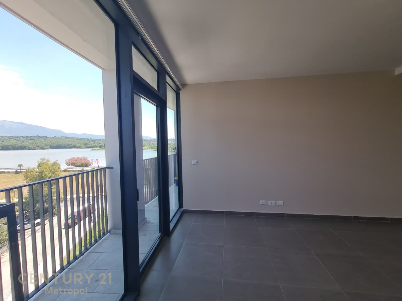 Apartment for rent with parking