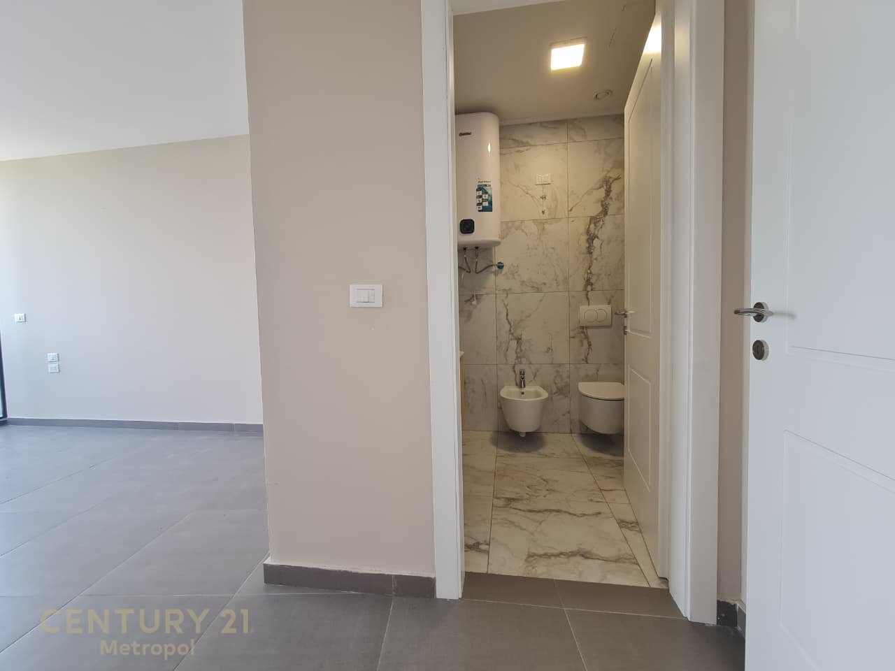 Apartment for rent with parking