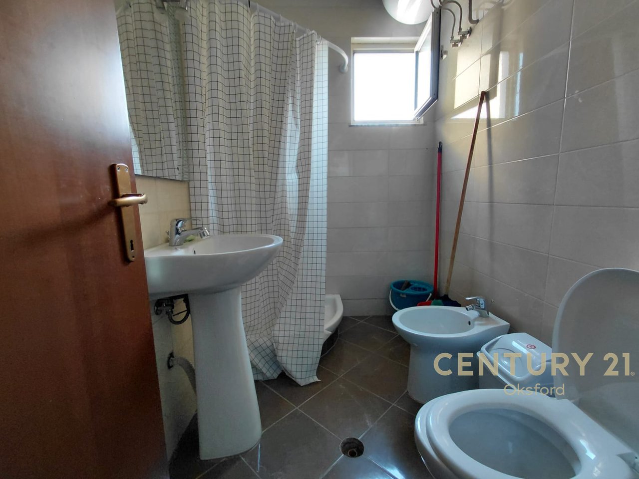 JEPET ME QIRA APARTAMENT 2+1 NË FUSHËN E AVIACIONIT