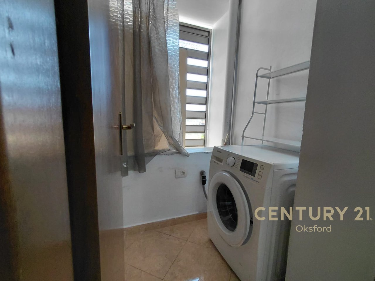 JEPET ME QIRA APARTAMENT 2+1 NË FUSHËN E AVIACIONIT