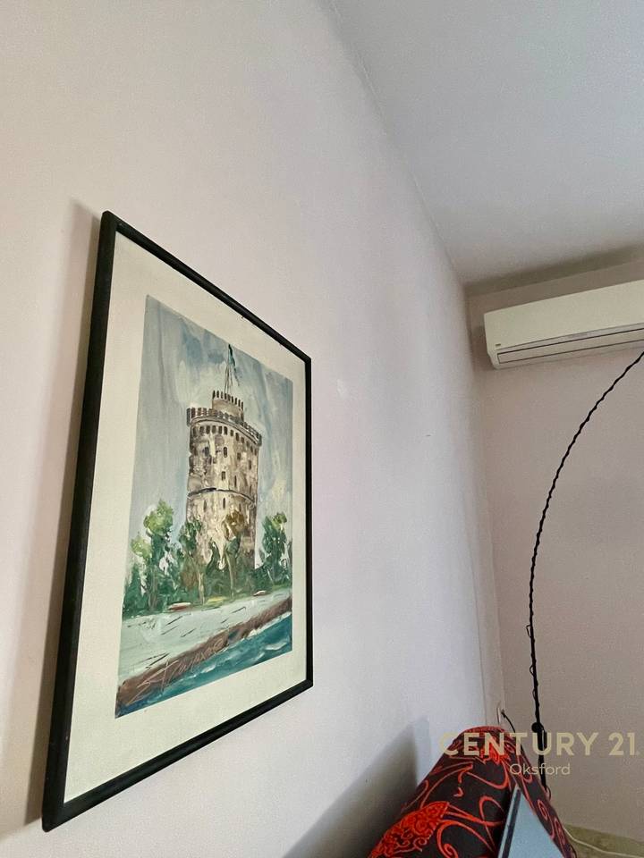Apartament 3+2+1 në një Vilë Private për Shitje – Plotësisht i Mobiluar, Oborr Privat, 3 Ballkone &amp; Parkim | Shkozë, Tiranë
