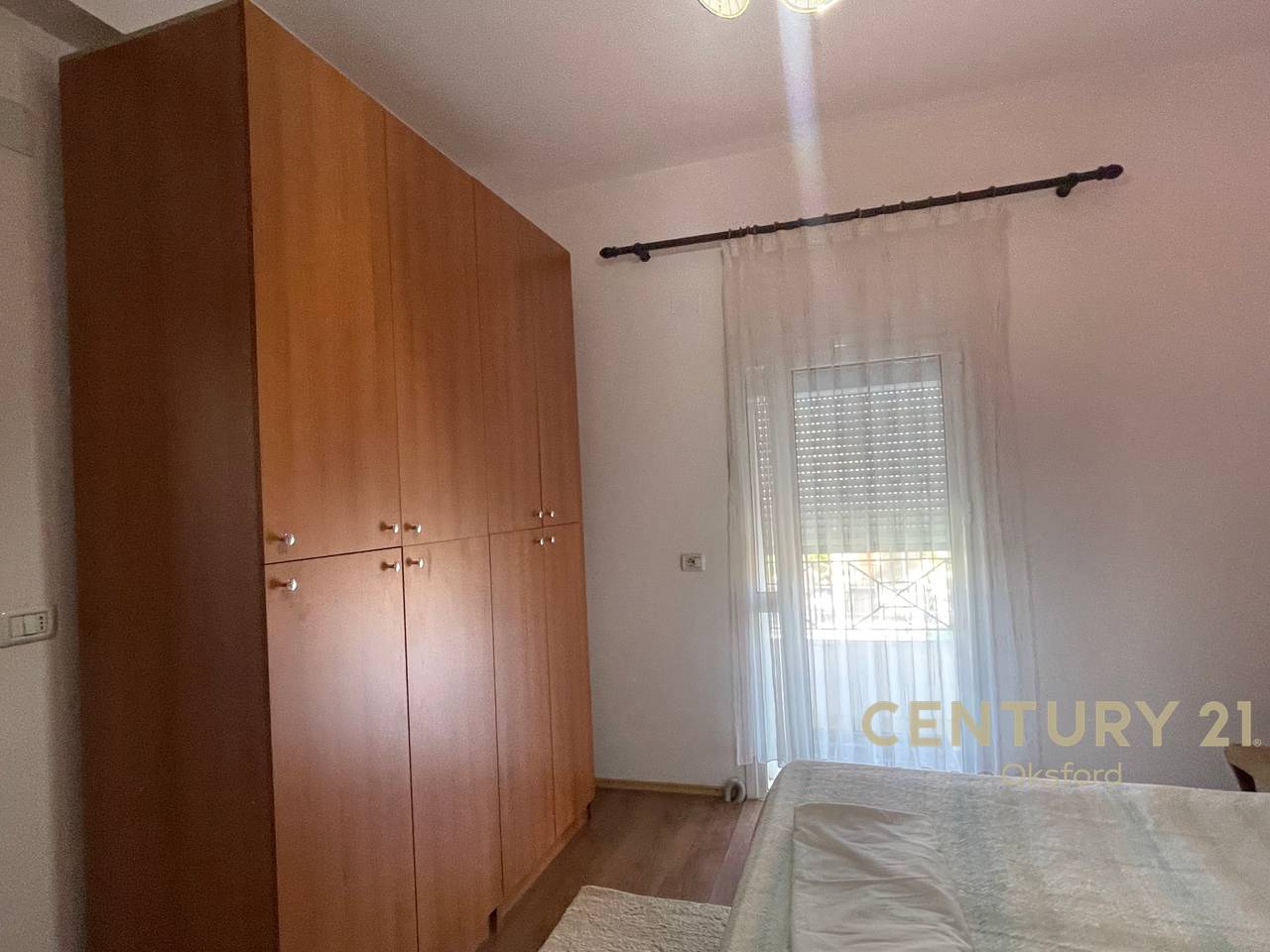 Apartament 3+2+1 në një Vilë Private për Shitje – Plotësisht i Mobiluar, Oborr Privat, 3 Ballkone &amp; Parkim | Shkozë, Tiranë