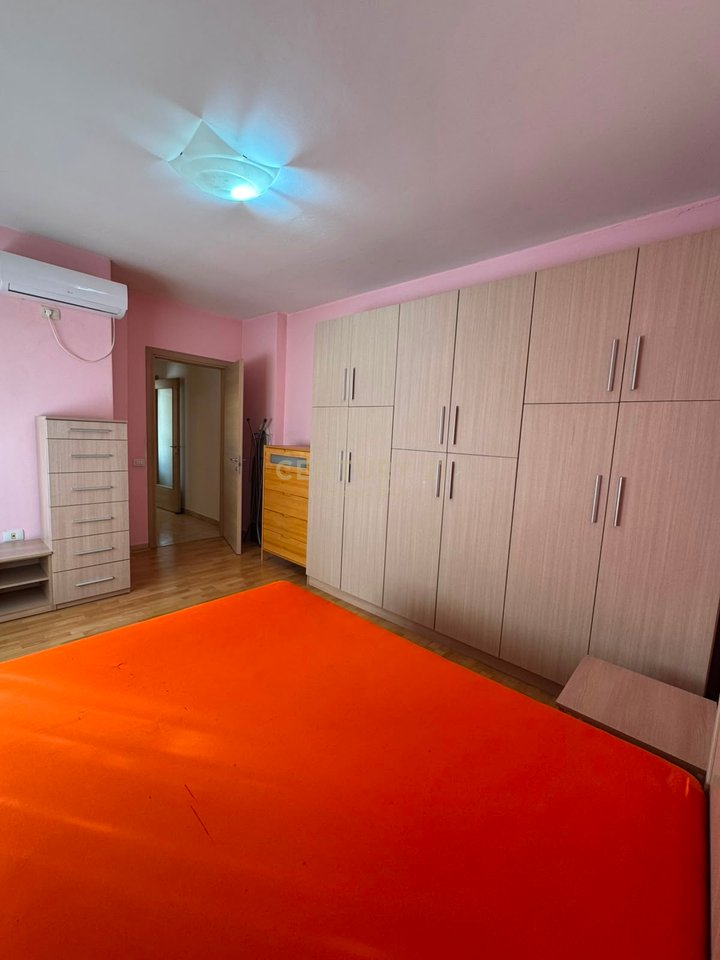 Jepet me Qira Apartament 1+1 tek ATSH, Pazari i Ri
