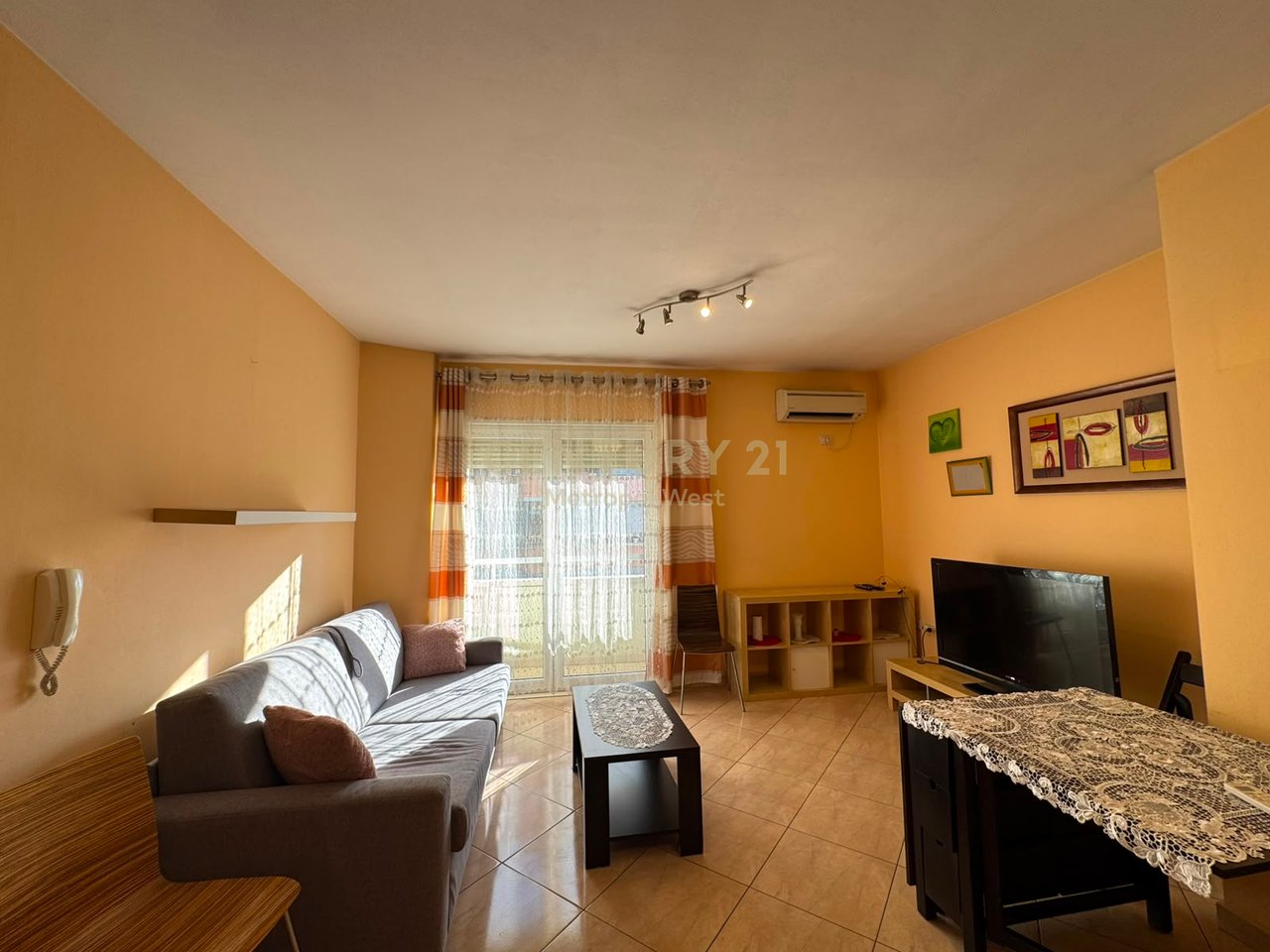 Jepet me Qira Apartament 1+1 tek ATSH, Pazari i Ri