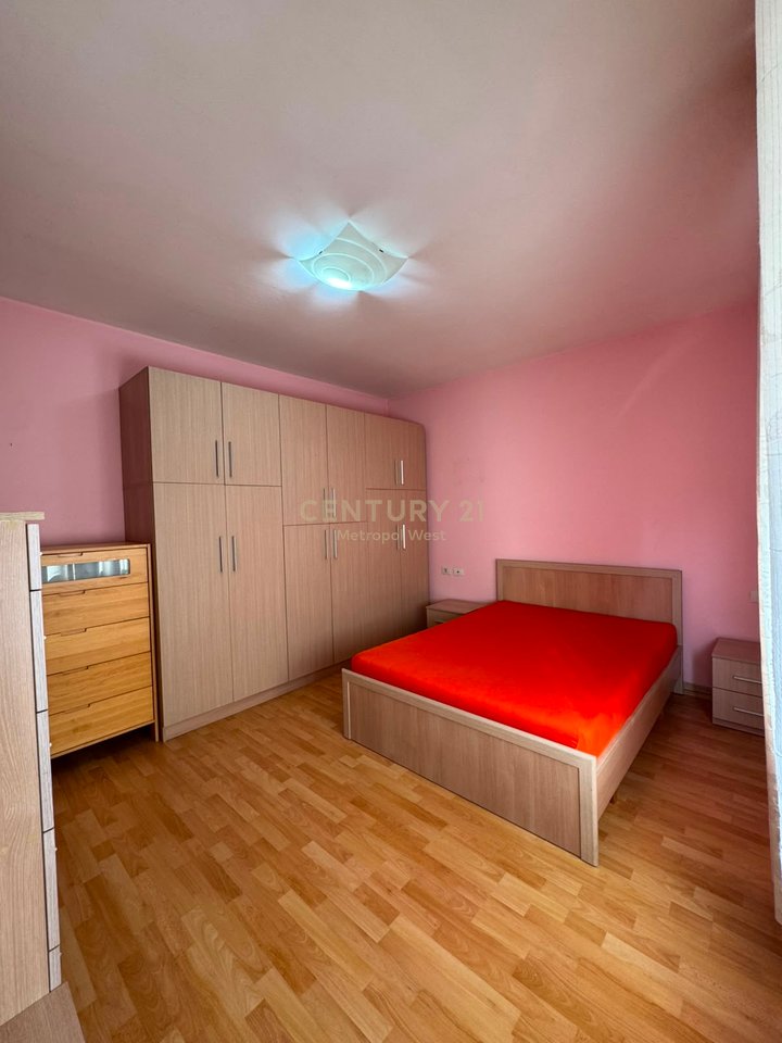 Jepet me Qira Apartament 1+1 tek ATSH, Pazari i Ri