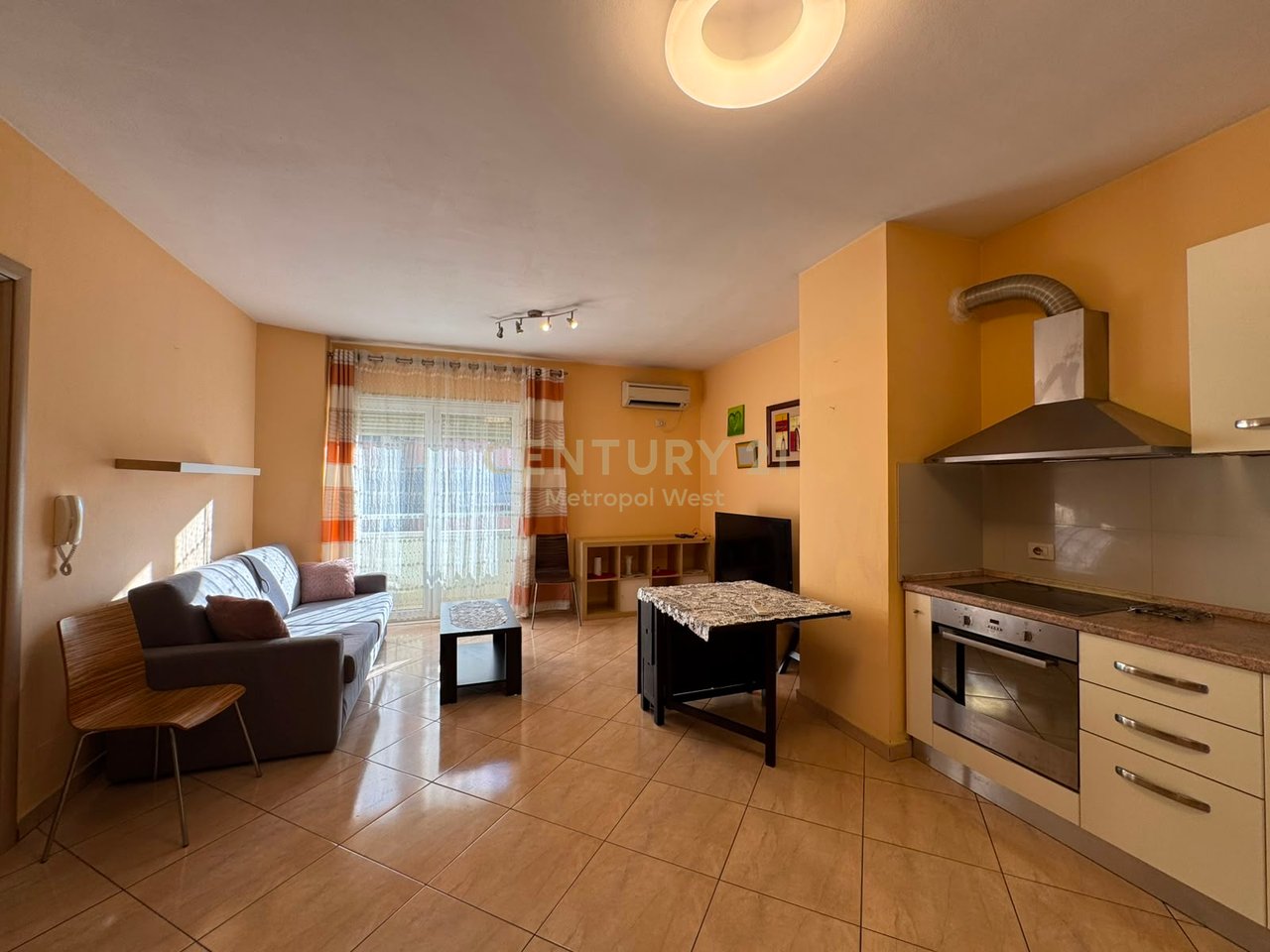 Jepet me Qira Apartament 1+1 tek ATSH, Pazari i Ri