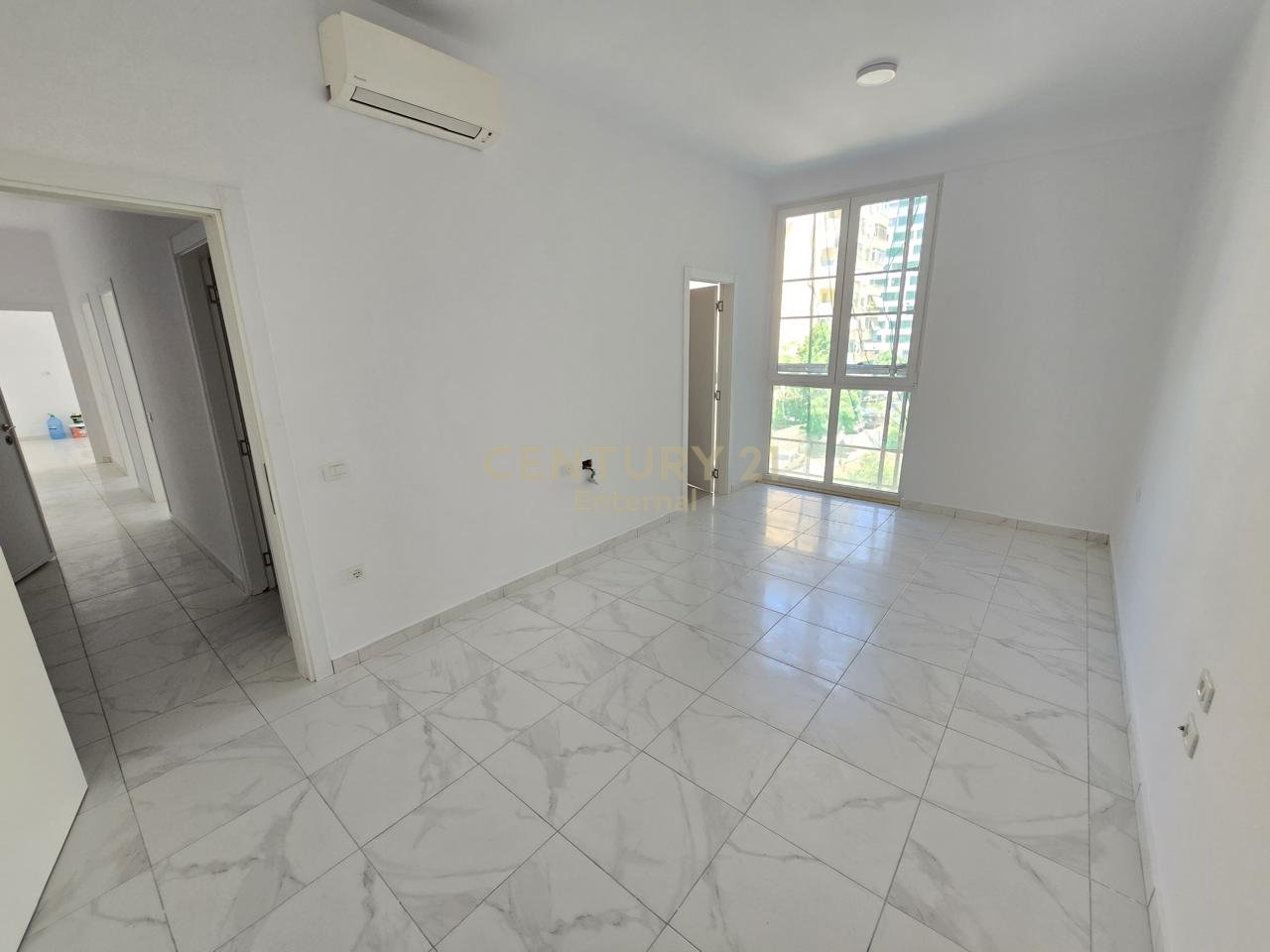 Apartament 3+1+2 për Zyra me Qira pranë Square 21