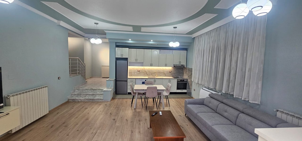 Vilë 2+1 Me Qira në Ali Demi,Rruga Idriz Dollaku  Tiranë - 80.000LEKE | 180 m²