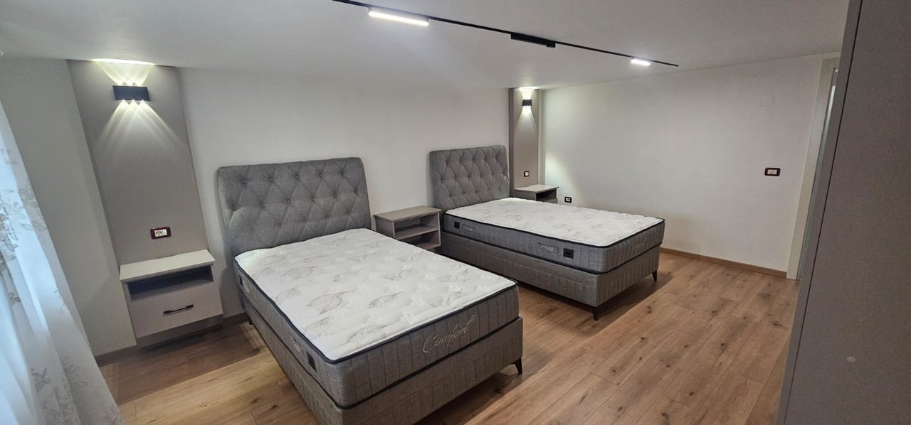 Vilë 2+1 Me Qira në Ali Demi,Rruga Idriz Dollaku  Tiranë - 80.000LEKE | 180 m²