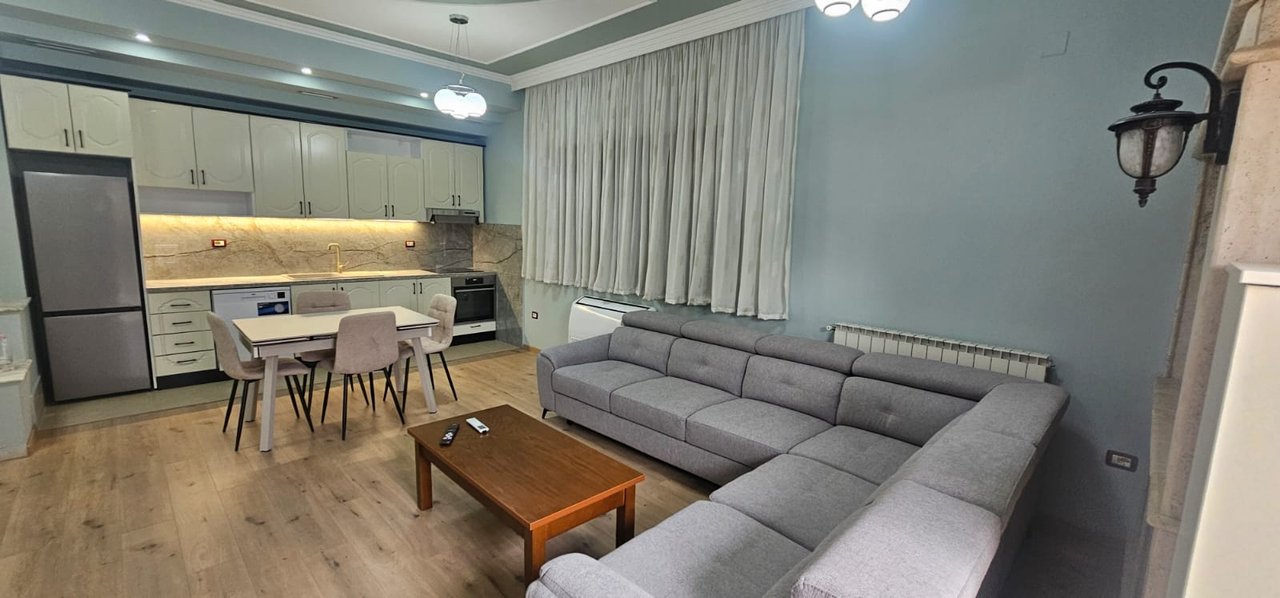 Vilë 2+1 Me Qira në Ali Demi,Rruga Idriz Dollaku  Tiranë - 80.000LEKE | 180 m²