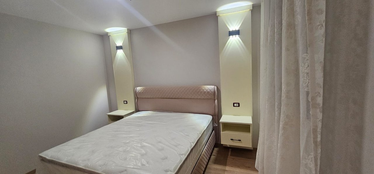 Vilë 2+1 Me Qira në Ali Demi,Rruga Idriz Dollaku  Tiranë - 80.000LEKE | 180 m²