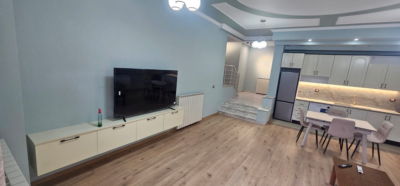 Vilë 2+1 Me Qira në Ali Demi,Rruga Idriz Dollaku  Tiranë - 80.000LEKE | 180 m²