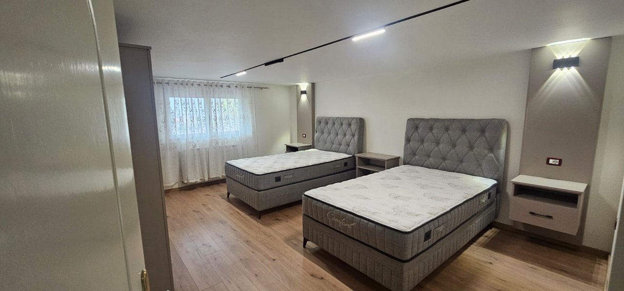 Vilë 2+1 Me Qira në Ali Demi,Rruga Idriz Dollaku  Tiranë - 80.000LEKE | 180 m²