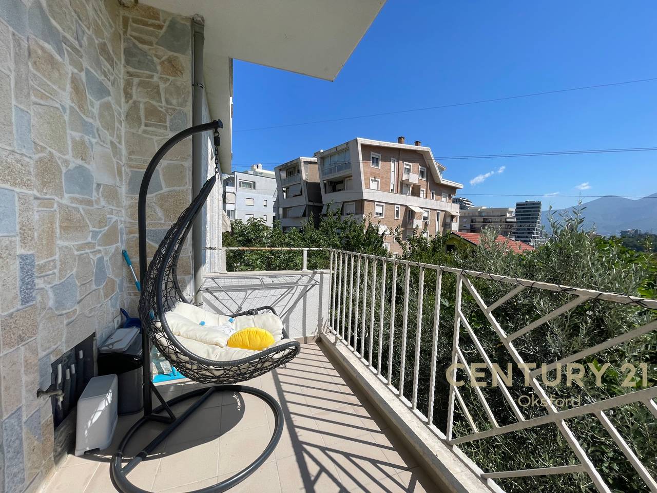 2+1+2 Apartament për Qira Afër Kopshtit Botanike | 2 Ballkone me Pamje mahnitëse nga Liqeni