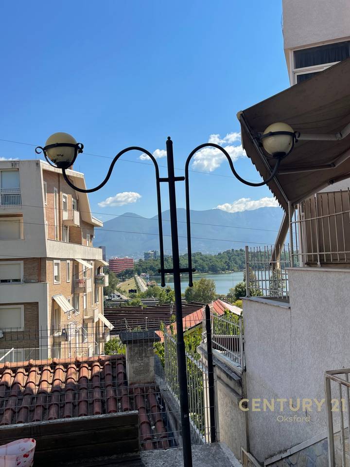 2+1+2 Apartament për Qira Afër Kopshtit Botanike | 2 Ballkone me Pamje mahnitëse nga Liqeni