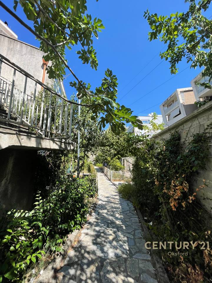 2+1+2 Apartament për Qira Afër Kopshtit Botanike | 2 Ballkone me Pamje mahnitëse nga Liqeni