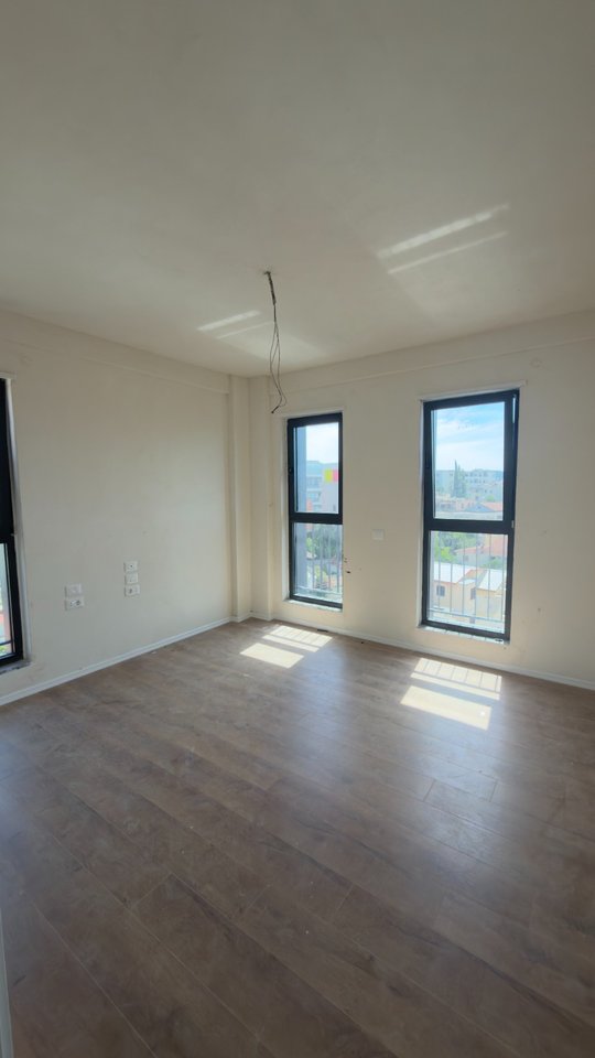 Apartament 2+1+2 për Shitje – Ali Demi, Rruga Ali Visha
