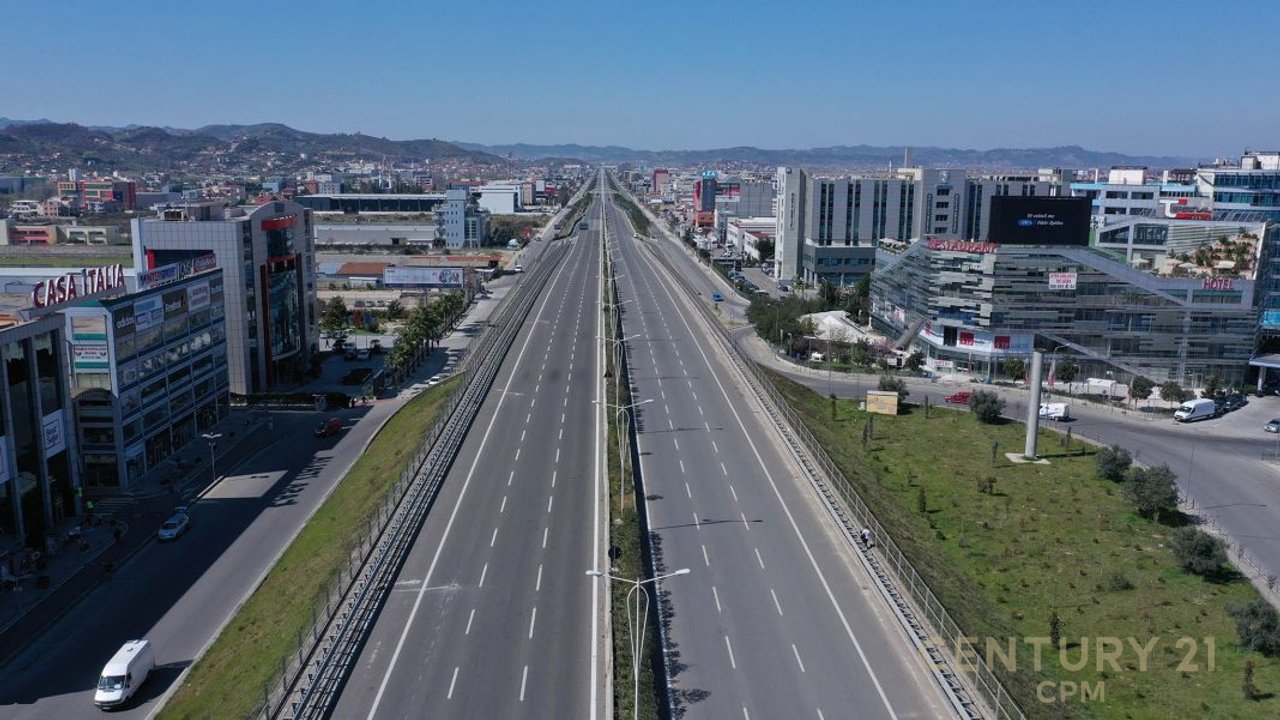 JEPET GODINE MULTIFUNKSIONALE PER QIRA , AUTOSTRADA TIRANE-DURRES , E ORGANIZUAR NE 7 NIVELE, MUNDESI NDARJE