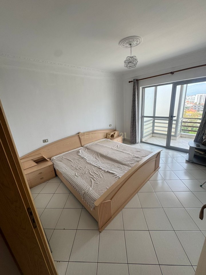 Jepet me Qera Apartament 2+1+2 në Asti